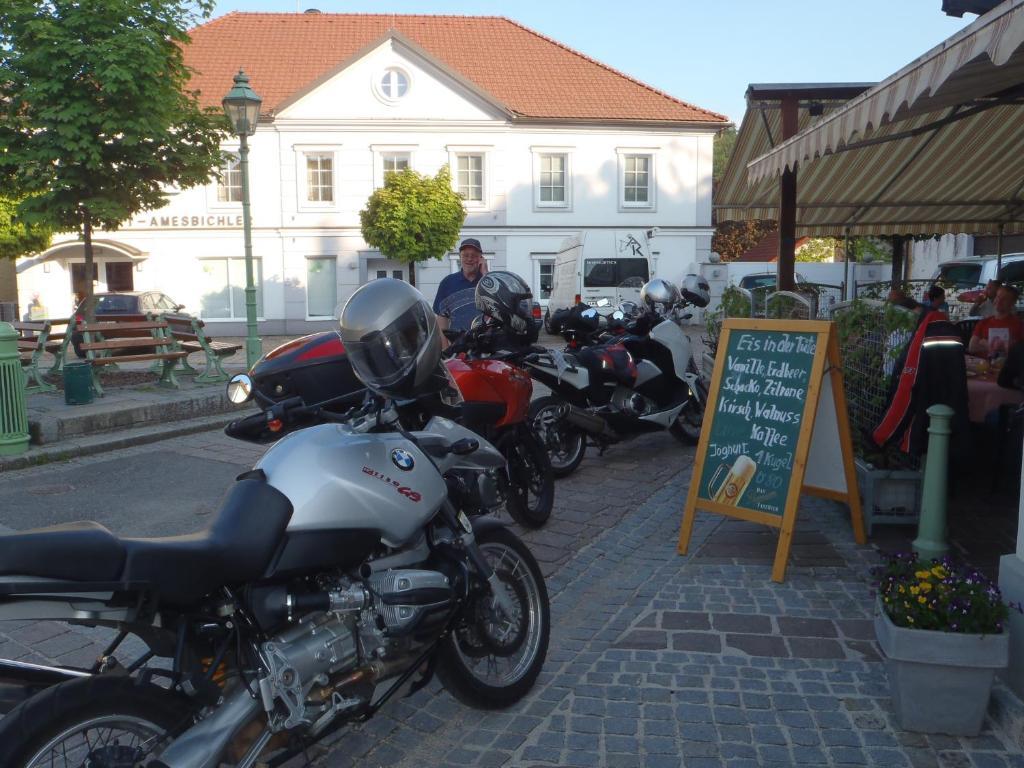 Hotel Gasthof Zur Linde Neuhofen an der Ybbs Exterior foto